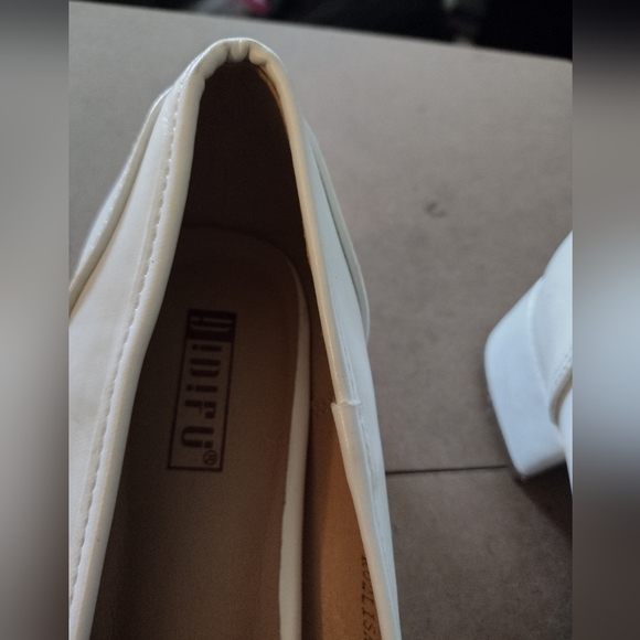 Preowned Women's Didifu White Leather Pumps Size 10 - Picture 7 of 7